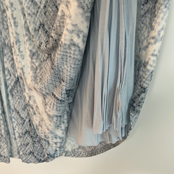 Silence + noise, urban outfitters blue snake print dress! Brand new condition!! - Picture 4 of 6